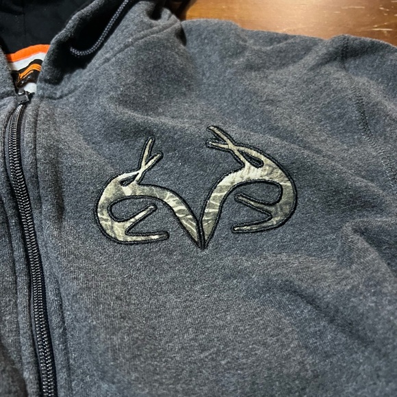 Realtree zip up Jacket - Picture 2 of 3